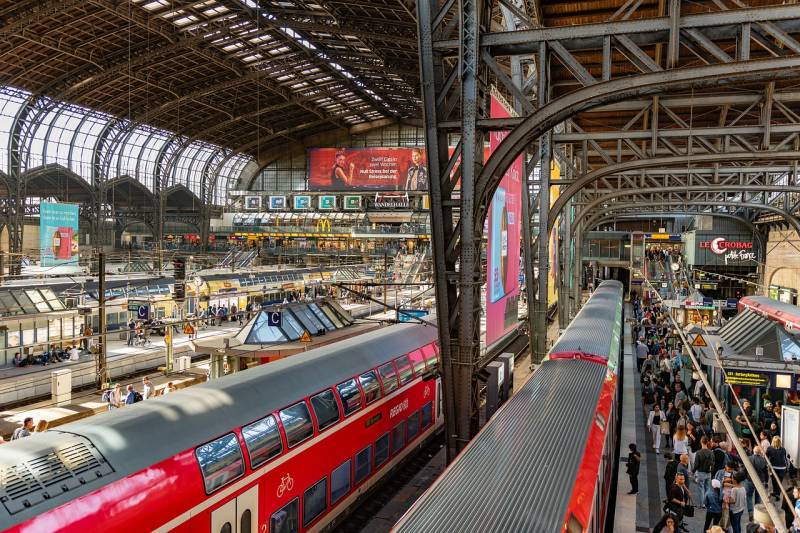 Sonorisation professionnelle audio Bose pour hall de gare à Lyon dans le Rhône avec système de diffusion intelligent